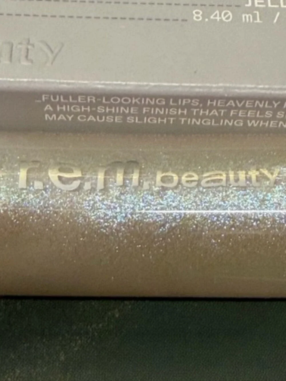 R.E.M. Beauty-On Your Collar Plumping Lip Gloss (Jelly Sands-Iridescent) 🤍